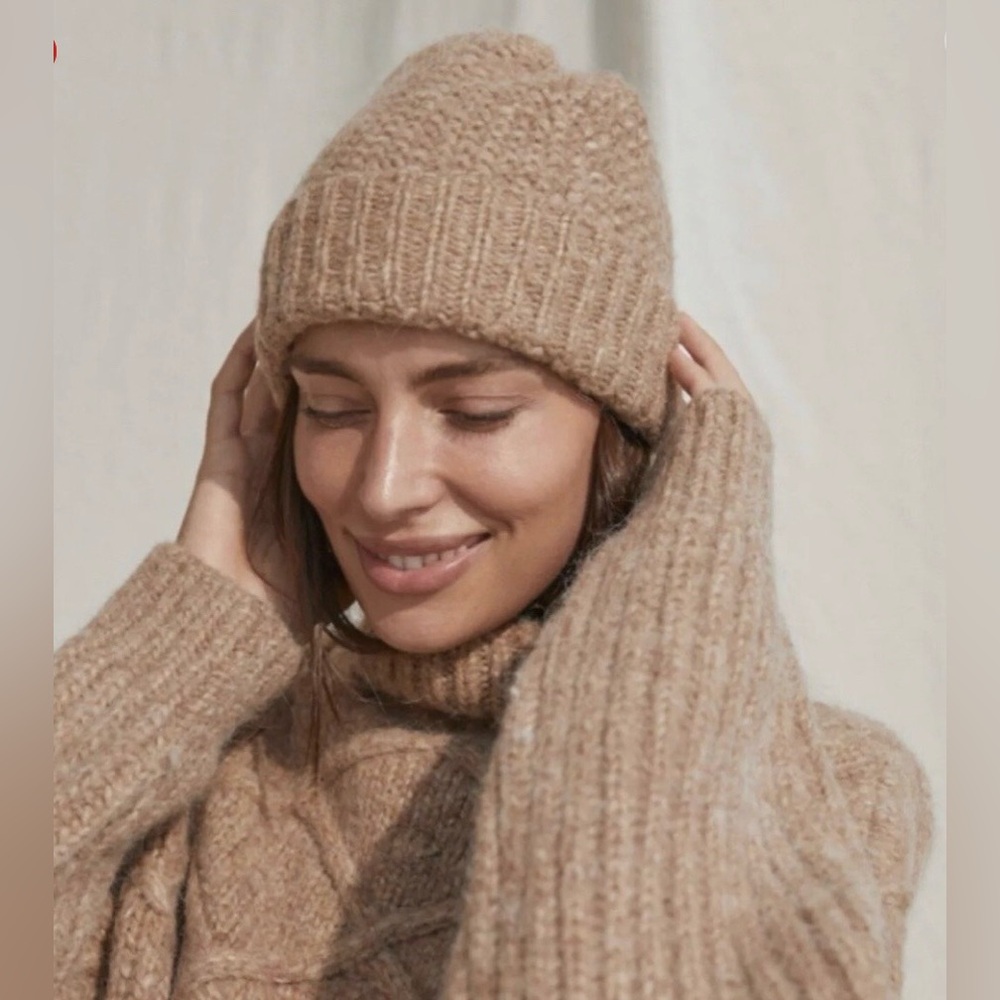 🔥🔥Lunya Chunky Alpaca Cable Knit Sweater. Size. M - Picture 2 of 13
